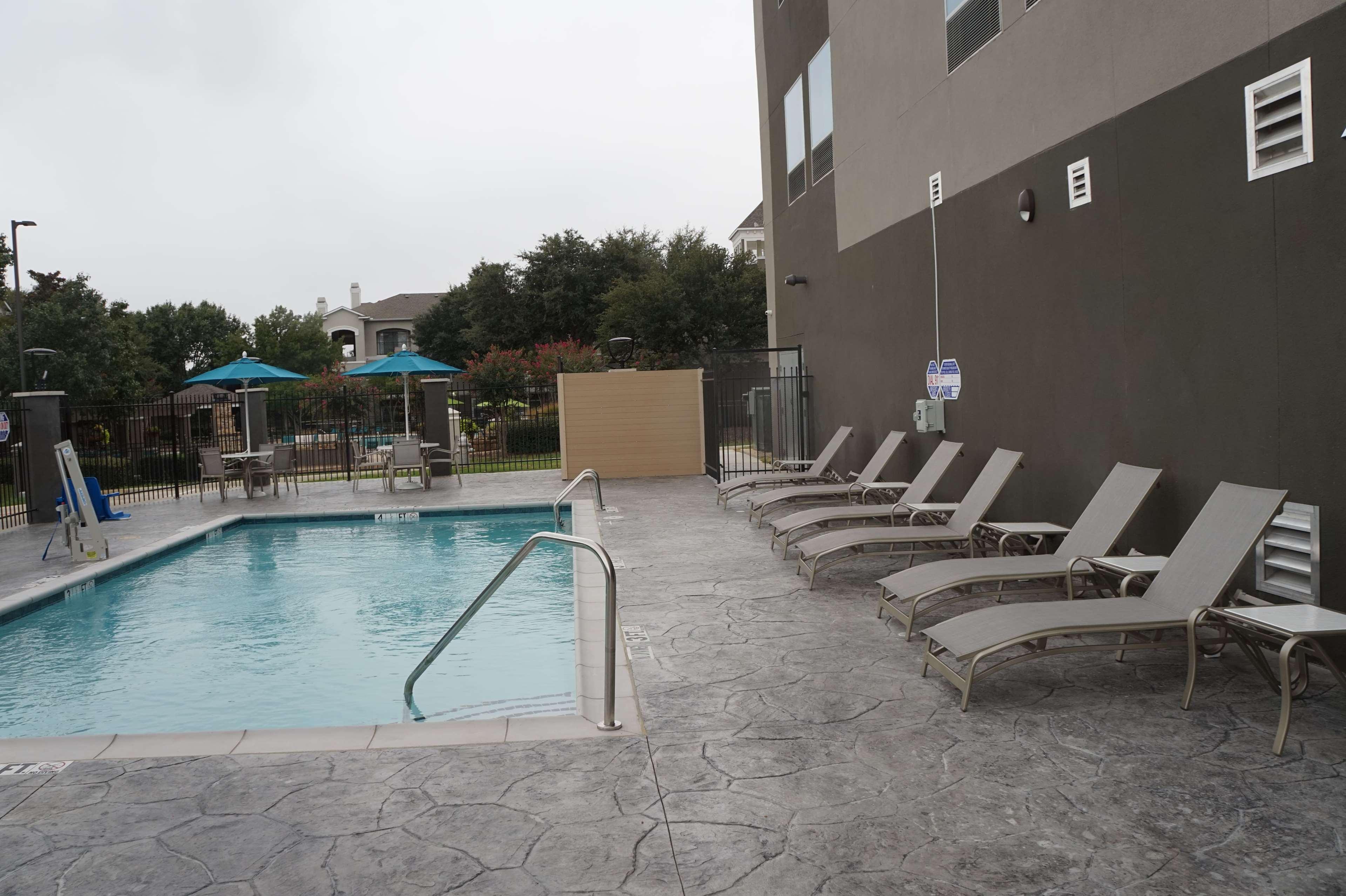 La Quinta Inn & Suites Dfw West-Glade-Parks Euless Buitenkant foto