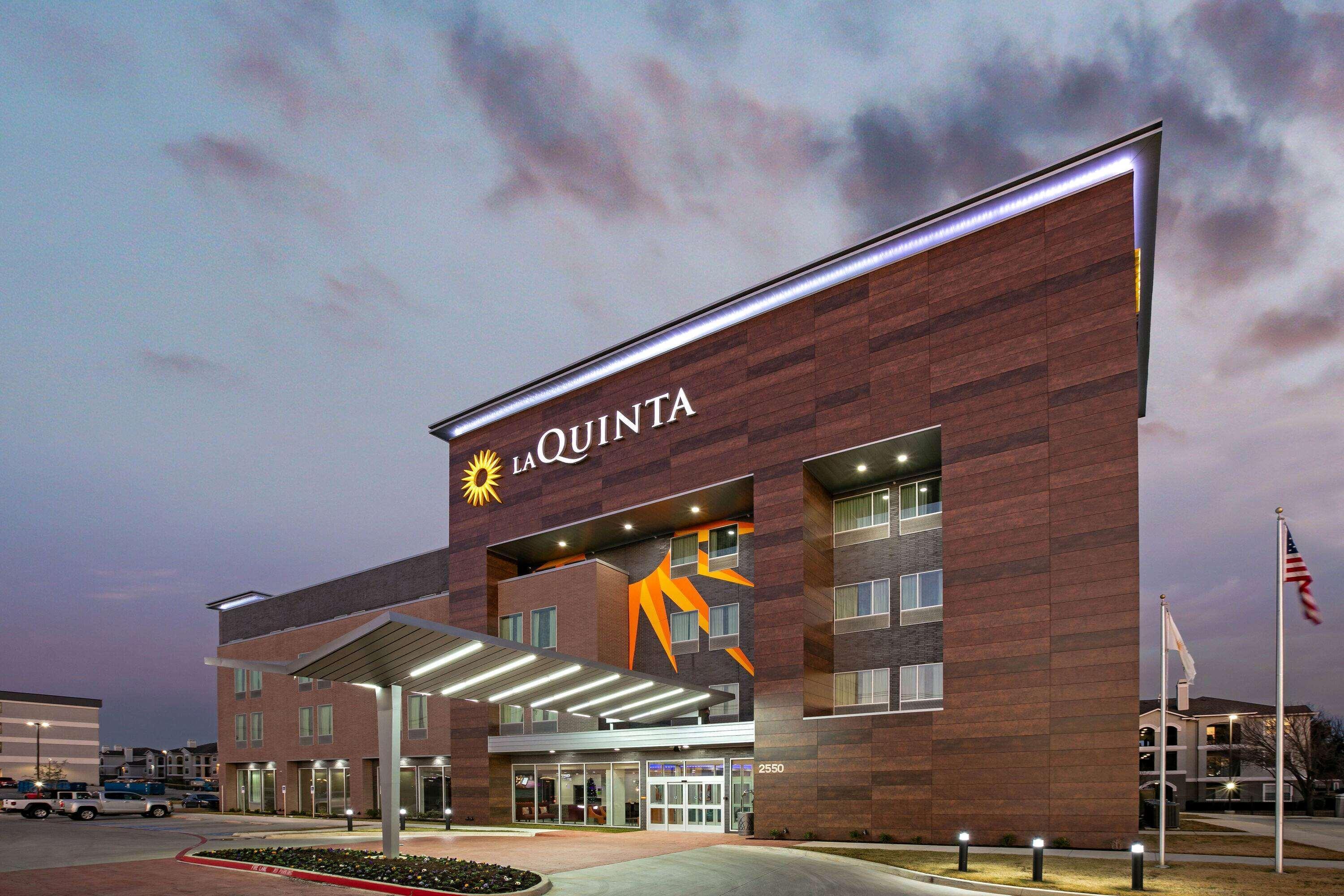La Quinta Inn & Suites Dfw West-Glade-Parks Euless Buitenkant foto